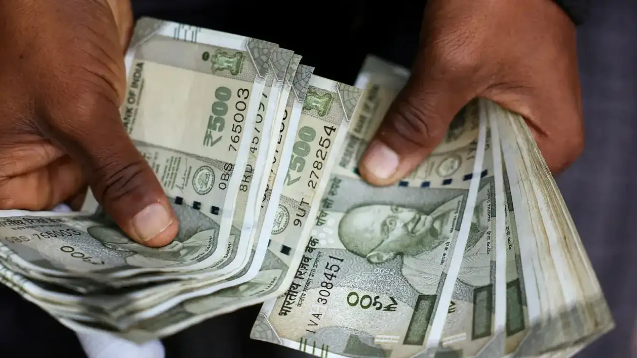 Rupee banknotes in circulation triple US dollar bills, nearly six times euro notes